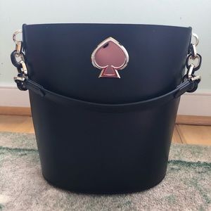 kate spade suzy small bucket bag (black)
